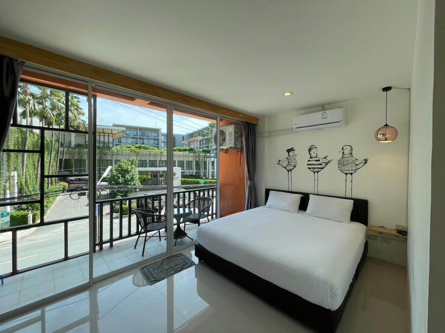 Dwell Phuket Airport Hotel At Naiyang Nai Yang Beach Kültér fotó